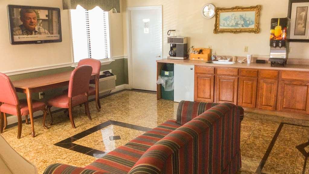 Relax Inn Milledgeville Restaurant photo